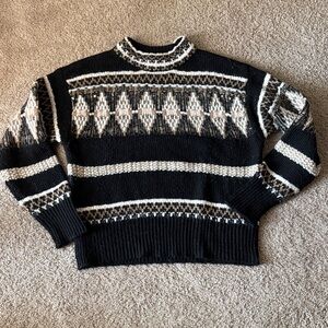 a.n.a Women's Black and Cream Patterned Crewneck Sweater